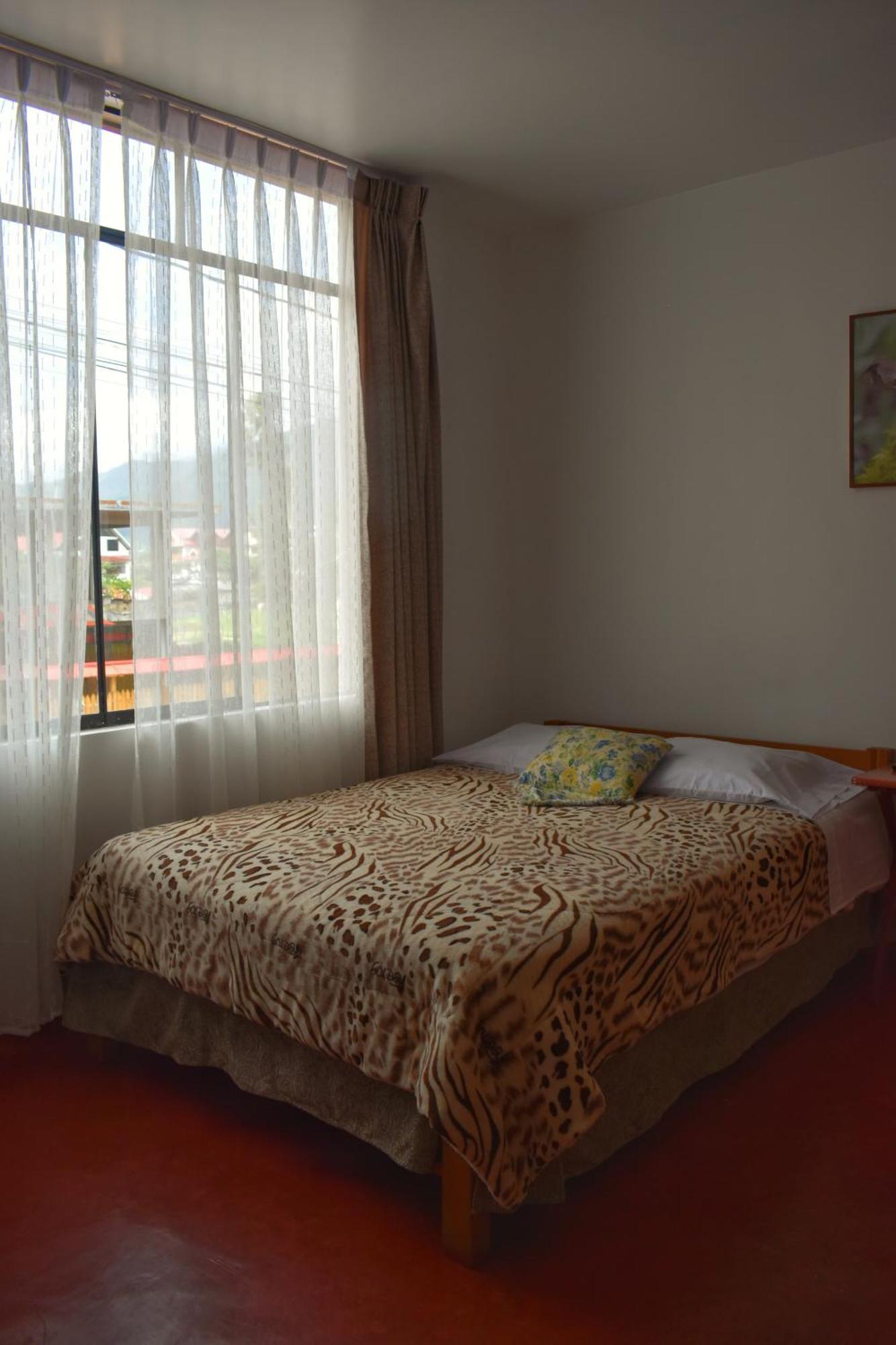Гостевой дом Suzet House Оксапампа Экстерьер фото